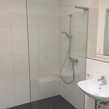 Einzelne Festwand m. Stabilisierungswinkel