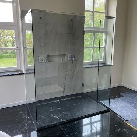 Rahmenlose 3-seitige Dusche