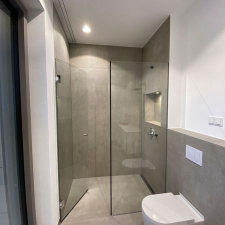 Fluchtende Dusche Rahmenlos, Wartungsfrei