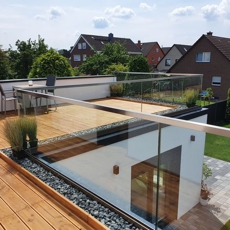 Ganzglas-Balkongeländer klar