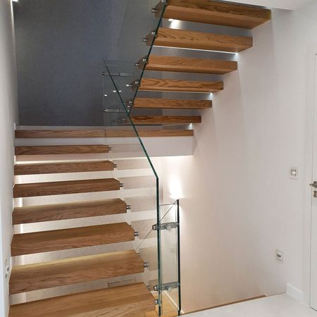 Ganzglasgeländer-Freitragende Treppe