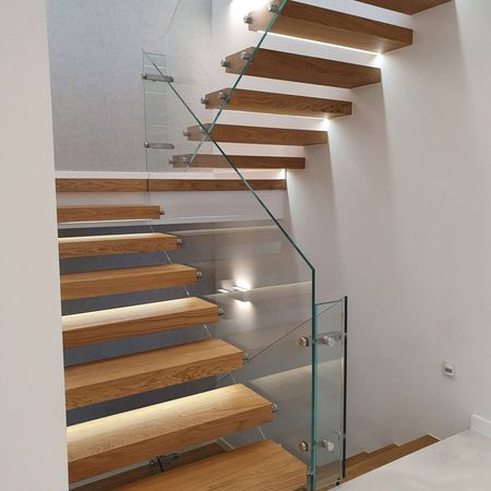 Ganzglasgeländer-Freitragende Treppe über 3 Etagen