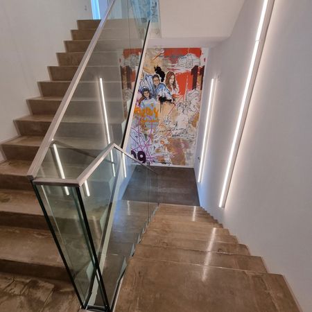 Ganzglas-Treppenhaus-Geländer