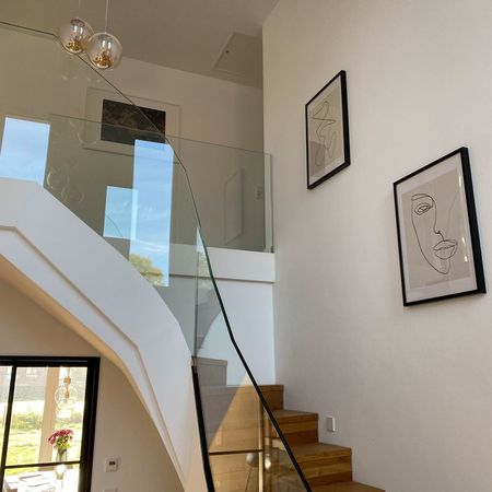 Glasgeländer mit unsichtbarer Befestigung