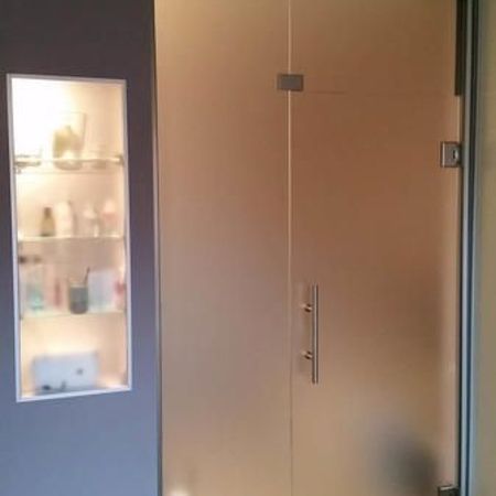 Badezimmertür mit Fenster