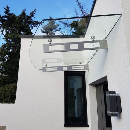 Glas-Vordach-Eingangsbereich auf 2 Edelstahlträgern individuell gefertigt Firma Fehrmann