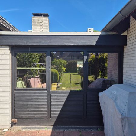 Neu! Umglasung! Komplette Gebäude auf Isolierglas Ug 1,0 Wärmeschutzglas umgeglast! Fenster instandgesetzt und Fenster mit Wetterschenkel aufgerüstet.