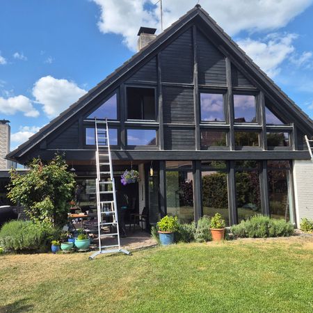 Neu! Umglasung! Komplette Gebäude auf Isolierglas Ug 1,0 Wärmeschutzglas umgeglast! Fenster instandgesetzt und Fenster mit Wetterschenkel aufgerüstet.